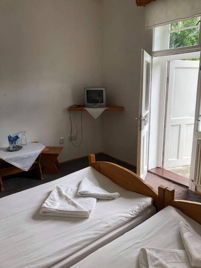 Manyi Villa 伯伊莱图什纳德 外观 照片